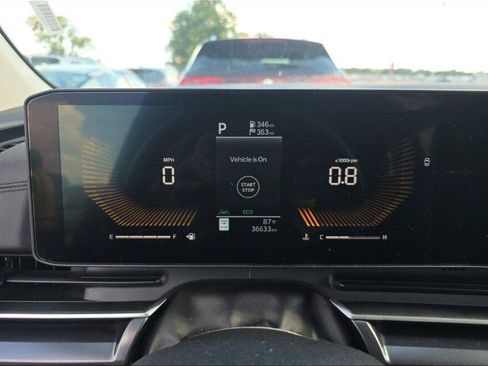 Used 2025 Kia Carnival FWD image 6