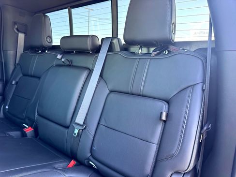 Used 2022 Chevrolet Silverado 2500 High Country w/ Z71 Off-Road Package image 17