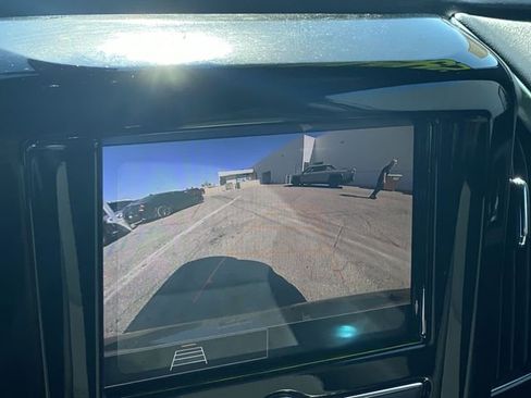 Used 2023 Chevrolet Traverse LT image 16