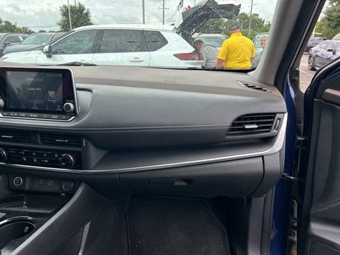 Used 2021 Nissan Rogue S FWD image 13