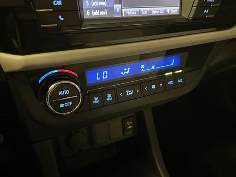 Used 2016 Toyota Corolla LE FWD image 14