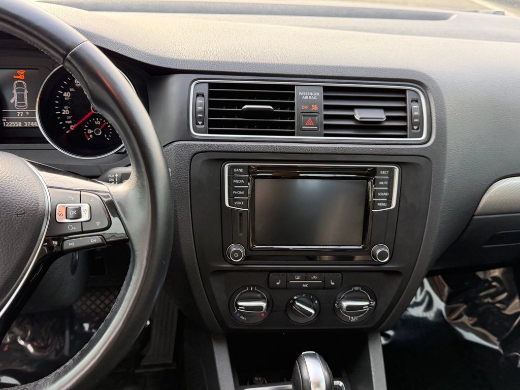Used 2017 Volkswagen Jetta SE FWD image 20