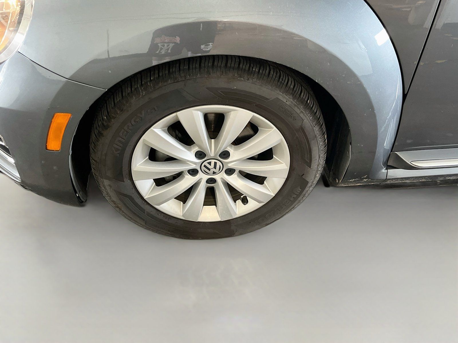 Used 2018 Volkswagen Beetle 2.0T S FWD image 29