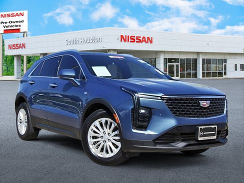 Used 2024 Cadillac XT4 Luxury w/ Cold Weather Package image 1