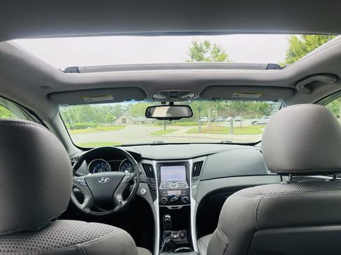 Used 2012 Hyundai Sonata SE w/ Navigation & Sunroof Pkg FWD image 9