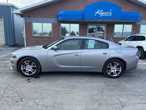 Used 2015 Dodge Charger SE w/ Popular Equipment Group image 3