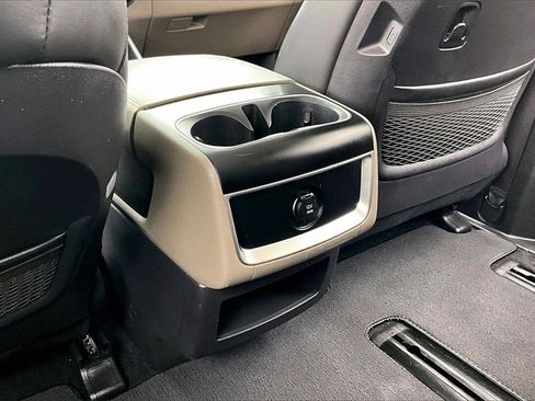 Used 2025 Kia Carnival image 34