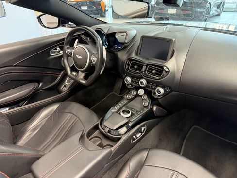 Used 2023 Aston Martin V8 Vantage Roadster RWD image 19