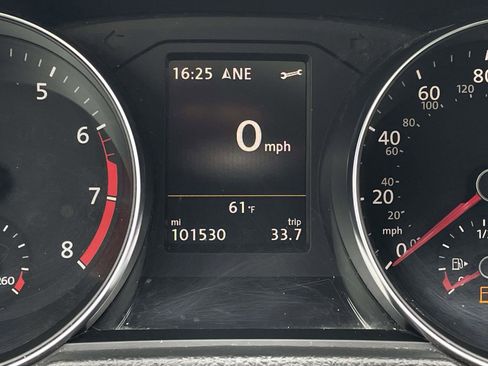 Used 2017 Volkswagen Passat 1.8T SEL Premium FWD image 25
