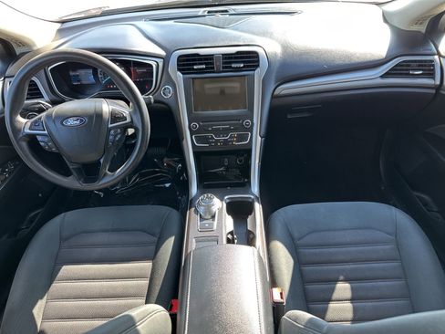 Used 2017 Ford Fusion SE w/ Fusion SE Technology Package image 30