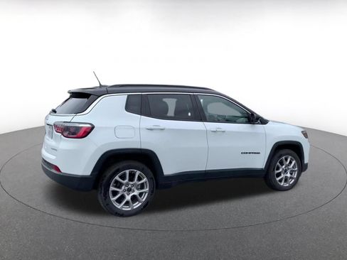 Used 2025 Jeep Compass Limited AWD/4WD image 15