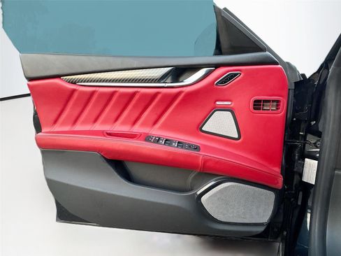 Used 2022 Maserati Quattroporte Trofeo image 20