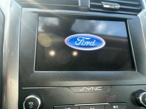 Used 2020 Ford Fusion SE FWD image 16