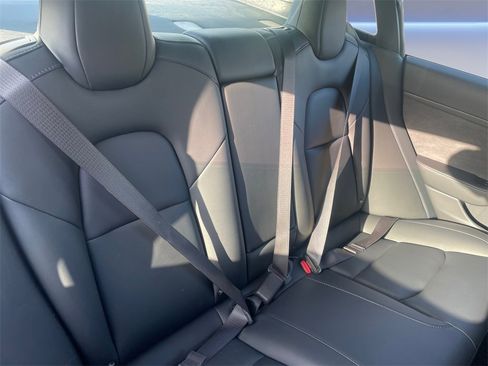 Used 2018 Tesla Model 3 Long Range image 9