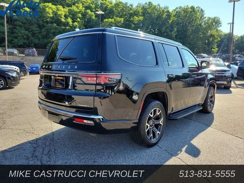 Used 2024 Jeep Wagoneer Series III AWD/4WD image 5