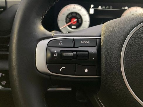 Used 2025 Kia Sportage SX image 16