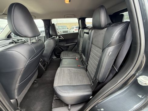 Used 2024 Mitsubishi Outlander SE FWD image 30