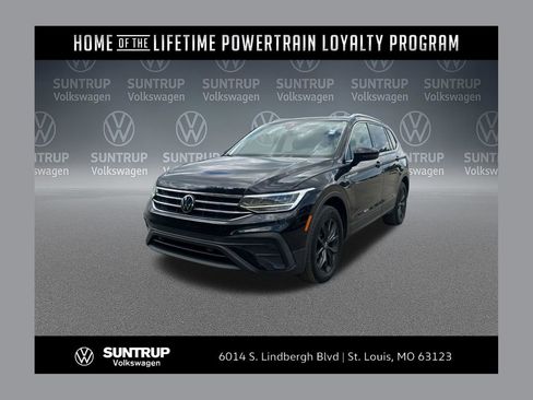 Used 2023 Volkswagen Tiguan SE w/ Panoramic Sunroof Package FWD image 1