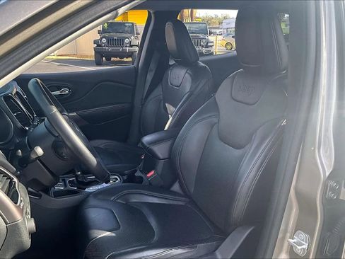 Used 2019 Jeep Cherokee Limited image 26