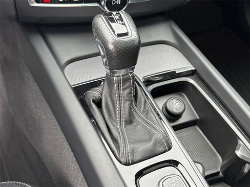 Used 2018 Volvo XC60 T6 R-Design w/ Convenience Package image 32