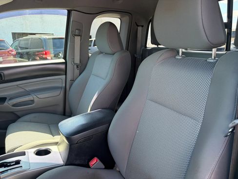 Used 2014 Toyota Tacoma 4x4 Access Cab V6 w/ TRD Sport Package image 24