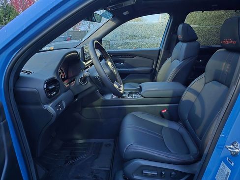 Certified 2025 Honda Pilot TrailSport image 11