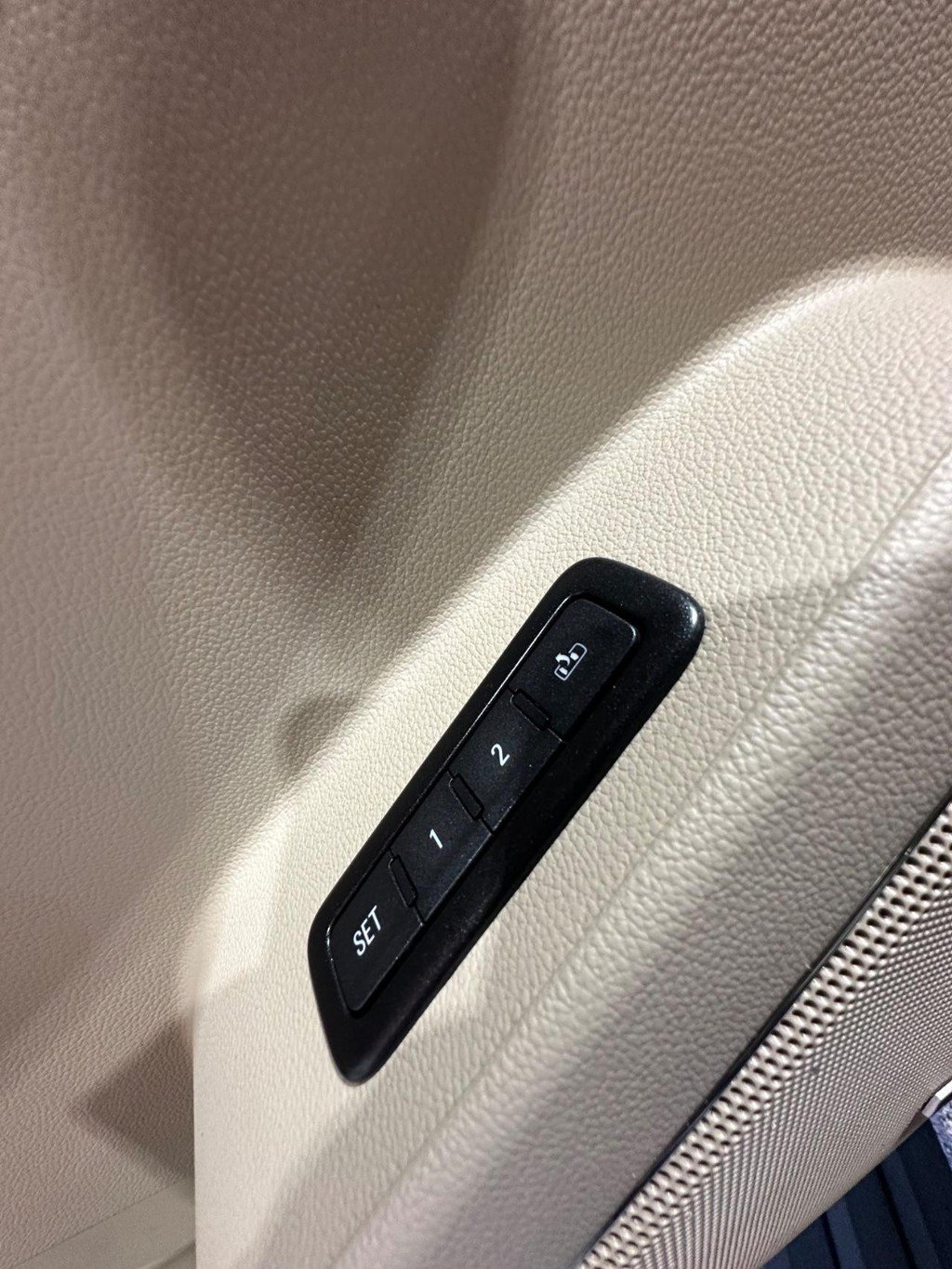 Used 2018 GMC Yukon Denali w/ Denali Ultimate Package AWD/4WD image 23