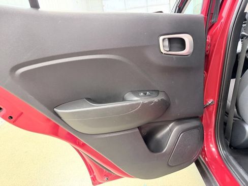 Used 2022 Hyundai Venue SE w/ Cargo Package FWD image 16