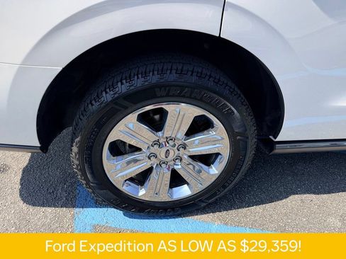 Used 2019 Ford Expedition Limited w/ Equipment Group 301A RWD image 32