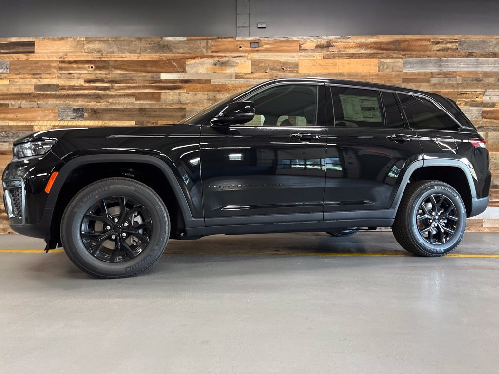 New 2026 Jeep Grand Cherokee Altitude AWD/4WD image 15