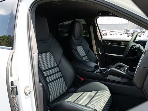 Used 2024 Porsche Cayenne S AWD/4WD image 44