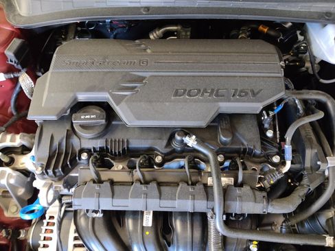 Used 2025 Hyundai Elantra SE FWD image 30