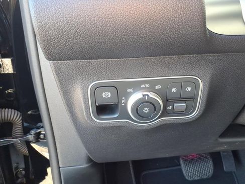 New 2025 Mercedes-Benz GLB 250 4MATIC image 17