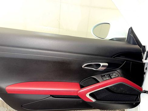 Used 2022 Porsche 718 Boxster image 11