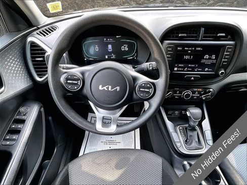 Used 2024 Kia Soul LX w/ Option Group 015 FWD image 5