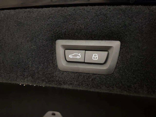Used 2026 BMW 740i xDrive AWD/4WD image 9