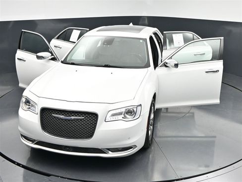 Used 2017 Chrysler 300 C w/ Safetytec Plus Group AWD/4WD image 35