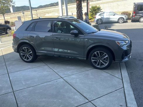 Used 2025 Audi Q3 2.0T Premium w/ Convenience Package image 5