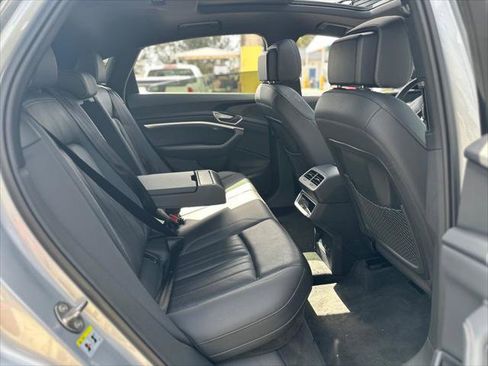 Used 2023 Audi e-tron Premium Plus w/ Premium Plus Package image 21