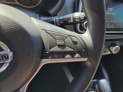 Used 2018 Nissan Kicks SV FWD image 23