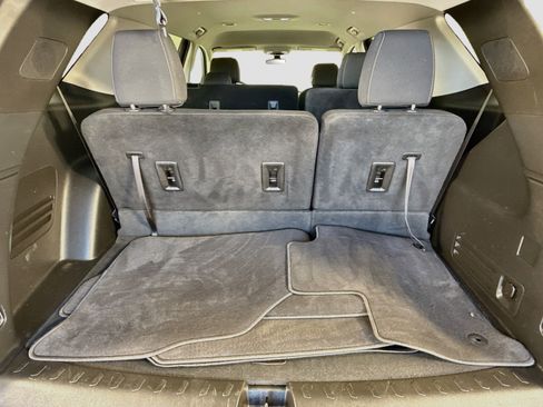 Used 2021 Chevrolet Traverse LT FWD image 27