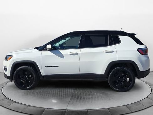 Used 2018 Jeep Compass Latitude image 2