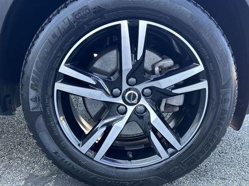 Certified 2024 Volvo XC40 B5 Core AWD/4WD image 13