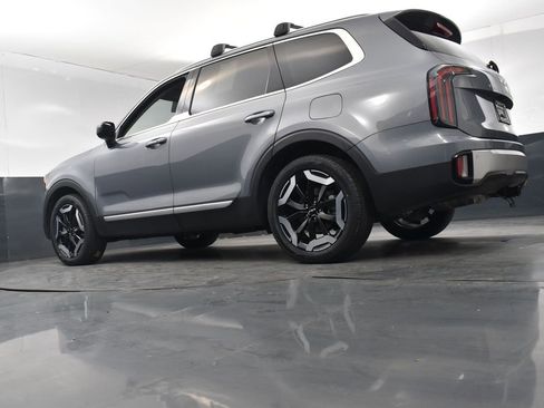 Used 2024 Kia Telluride EX w/ EX Captain's Chair Package image 25