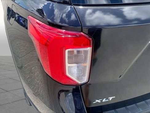 Used 2023 Ford Explorer XLT w/ Equipment Group 202A AWD/4WD image 29