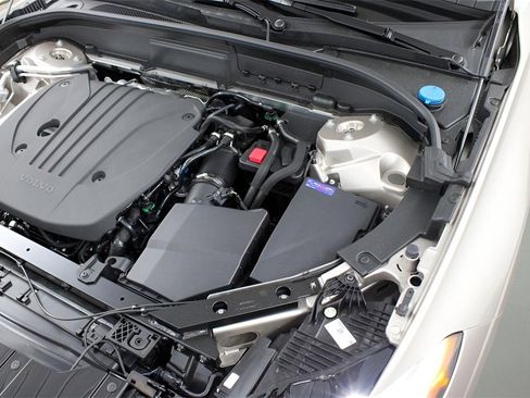 New 2025 Volvo XC60 B5 Plus w/ Protection Package Premier image 34