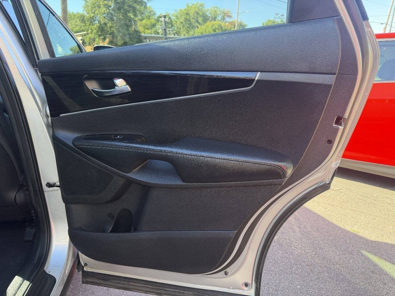 Used 2019 Kia Sorento L FWD image 18