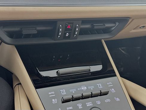 Certified 2026 Porsche Cayenne Coupe AWD/4WD image 17