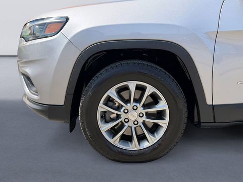 Used 2019 Jeep Cherokee Latitude Plus AWD/4WD image 9
