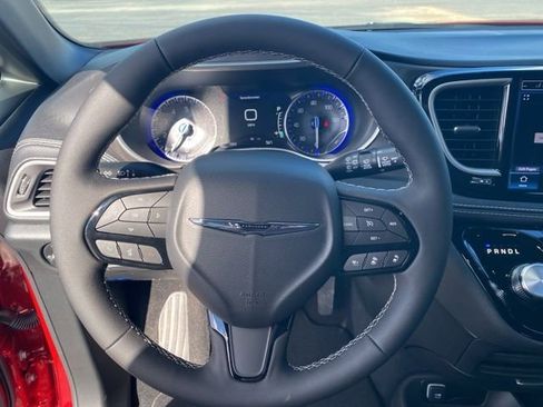 New 2026 Chrysler Pacifica Select image 15